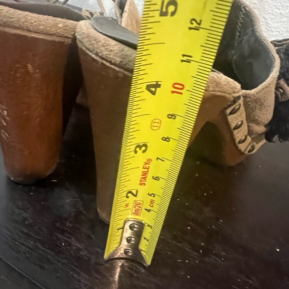 Stylish Brown Platform Clogs - Picture 4 of 5